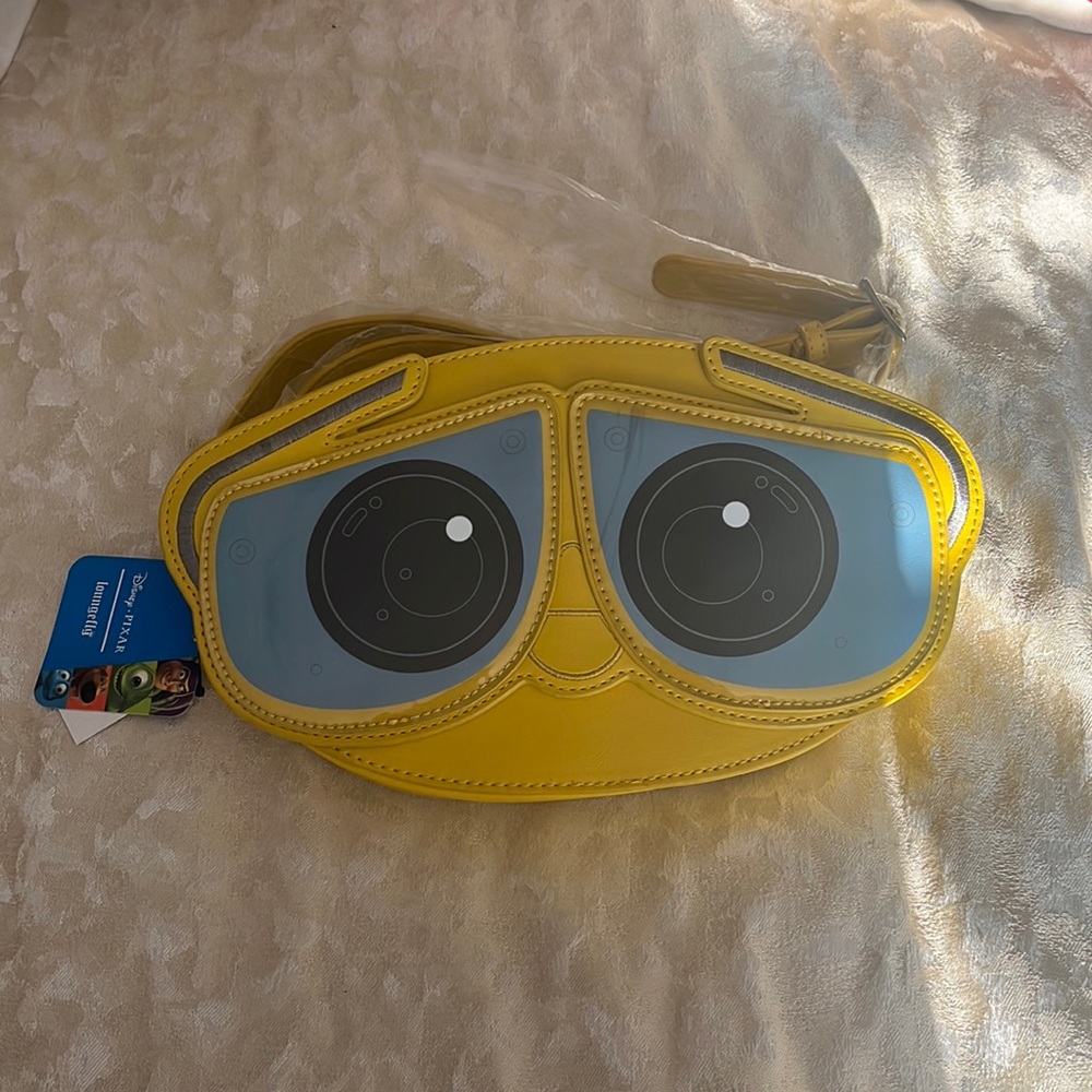 Disney loungefly wall-e fannypack